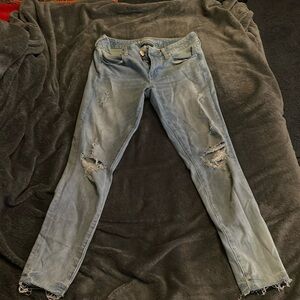 AMERICAN EAGLE cute ripped jeans :)